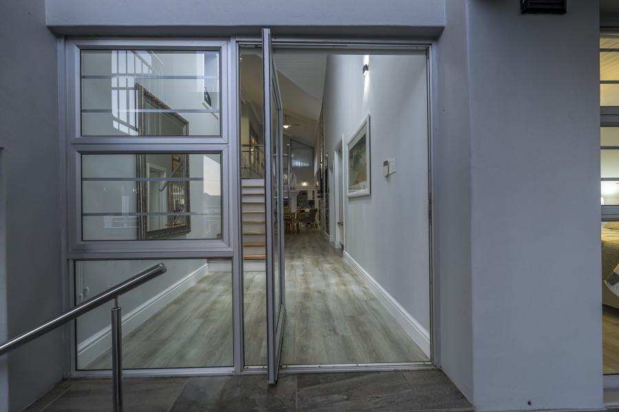5 Bedroom Property for Sale in Glentana Western Cape